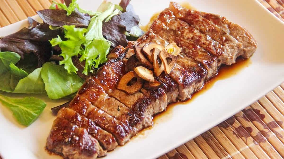 Cách làm bò Kobe nướng thơm ngon như nhà hàng cho gia đình