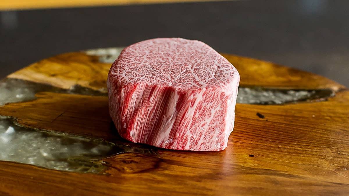 Giá thịt bò Kobe rất cao