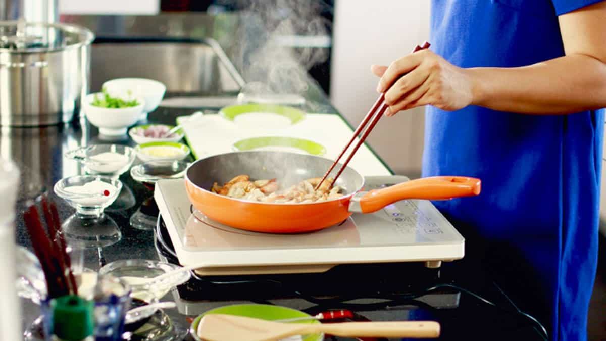 Lợi ích của việc áp dụng các bí quyết nấu ăn ngon từ đầu bếp là gì?
