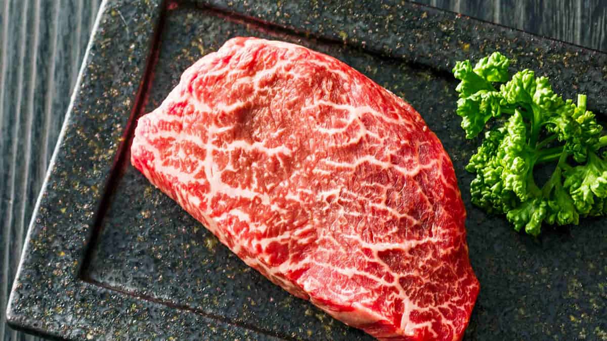Lựa chọn bò Kobe tươi ngon để tăng độ ngon cho món ăn