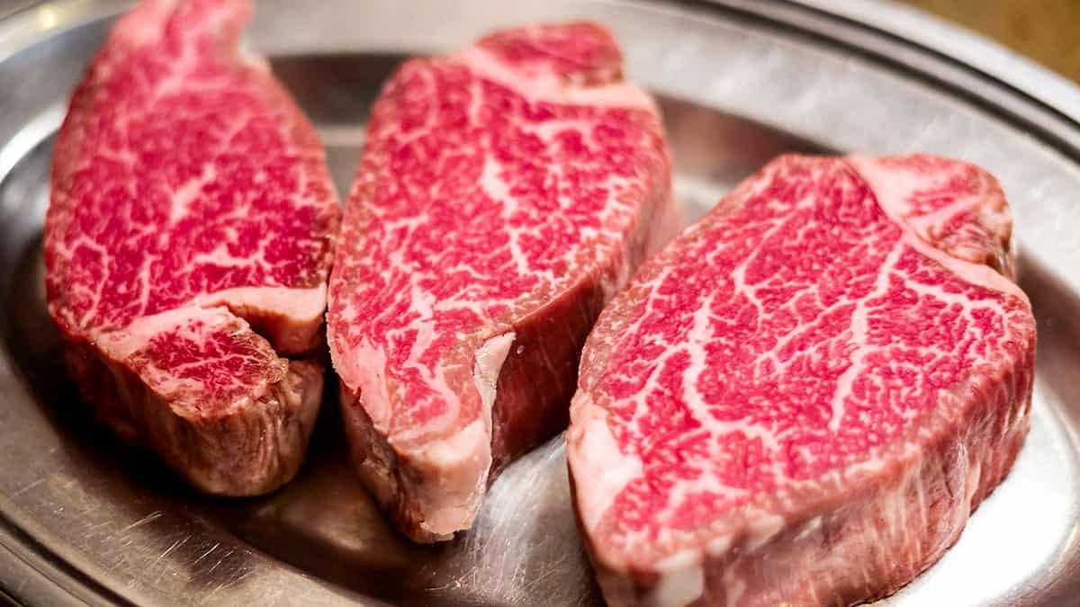 Thịt bò Kobe có màu và mùi hương đặc biệt